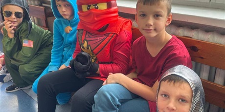 Powiększ grafikę: miedzynarodowy-dzien-postaci-z-bajek-w-naszej-szkole-653462.jpg