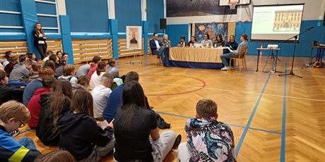 Powiększ grafikę: narodowe-czytanie-poezji-jana-kochanowskiego-644244.jpg