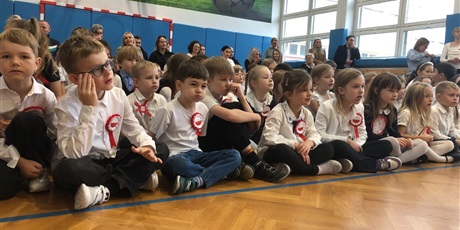 Powiększ grafikę: narodowe-swieto-niepodleglosci-w-sp79-653380.jpg