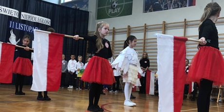 Powiększ grafikę: narodowe-swieto-niepodleglosci-w-sp79-653386.jpg