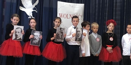 Powiększ grafikę: narodowe-swieto-niepodleglosci-w-sp79-653387.jpg