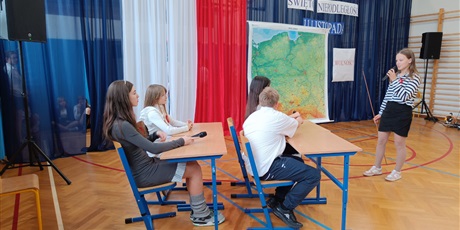 Powiększ grafikę: narodowe-swieto-niepodleglosci-w-sp79-653395.jpg