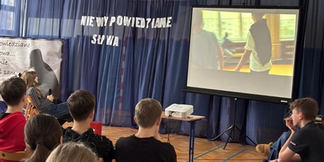 Powiększ grafikę: niewypowiedziane-slowa-nie-jestes-sam-660775.jpg