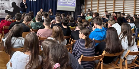 Powiększ grafikę: niewypowiedziane-slowa-nie-jestes-sam-660789.jpg