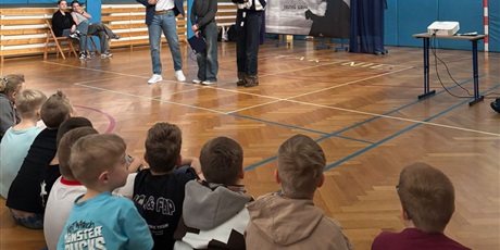 Powiększ grafikę: niewypowiedziane-slowa-nie-jestes-sam-dla-uczniow-klas-1-3-oraz-4-5-679780.jpg