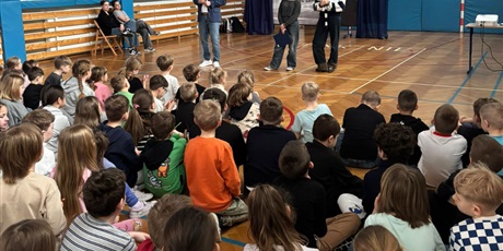 Powiększ grafikę: niewypowiedziane-slowa-nie-jestes-sam-dla-uczniow-klas-1-3-oraz-4-5-679782.jpg