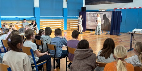 Powiększ grafikę: niewypowiedziane-slowa-nie-jestes-sam-dla-uczniow-klas-1-3-oraz-4-5-679784.jpg