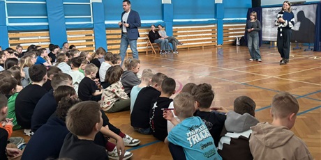 Powiększ grafikę: niewypowiedziane-slowa-nie-jestes-sam-dla-uczniow-klas-1-3-oraz-4-5-679788.jpg