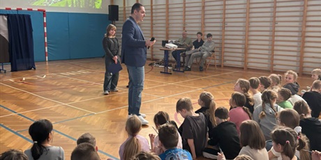 Powiększ grafikę: niewypowiedziane-slowa-nie-jestes-sam-dla-uczniow-klas-1-3-oraz-4-5-679789.jpg