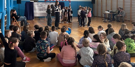 Powiększ grafikę: niewypowiedziane-slowa-nie-jestes-sam-dla-uczniow-klas-1-3-oraz-4-5-679791.jpg