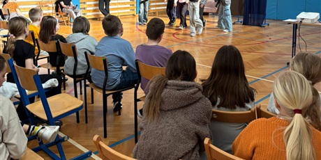 Powiększ grafikę: niewypowiedziane-slowa-nie-jestes-sam-dla-uczniow-klas-1-3-oraz-4-5-679797.jpg