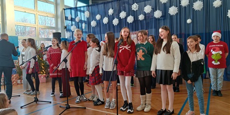 Powiększ grafikę: przedstawienia-swiateczno-noworoczne-667707.jpg