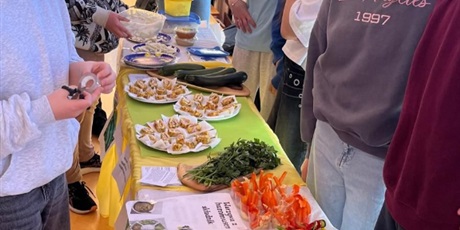 Powiększ grafikę: tydzien-zdrowia-w-klasach-4-8-smak-ruch-i-dobre-nawyki-na-cale-zycie-690328.jpg