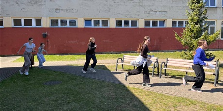 Powiększ grafikę: tydzien-zdrowia-w-sp79-biegi-na-orientacje-688891.jpg