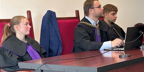 Powiększ grafikę: uczniowie-8a-odwiedzili-sad-rejonowy-650921.jpg