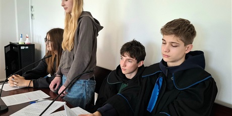 Uczniowie 8a odwiedzili Sąd Rejonowy