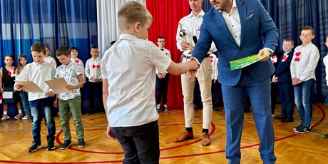Powiększ grafikę: uroczyste-apele-612028.jpg
