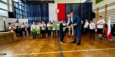 Powiększ grafikę: uroczyste-apele-612029.jpg