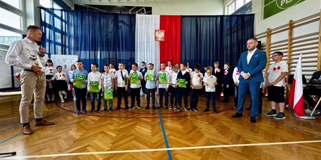 Powiększ grafikę: uroczyste-apele-612030.jpg