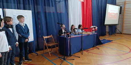 Powiększ grafikę: uroczyste-apele-612048.jpg