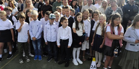 Powiększ grafikę: uroczyste-rozpoczecie-roku-szkolnego-636278.jpg