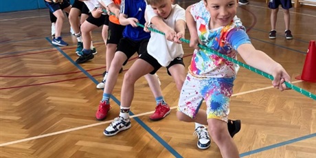 Powiększ grafikę: wiosenny-turniej-sportowy-klas-0-3-690363.jpg