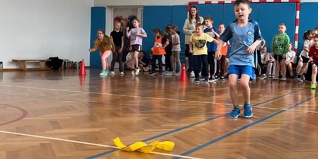 Powiększ grafikę: wiosenny-turniej-sportowy-klas-0-3-690364.jpg