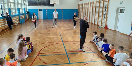 Powiększ grafikę: wiosenny-turniej-sportowy-klas-0-3-690379.jpg