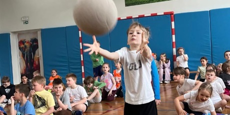 Powiększ grafikę: wiosenny-turniej-sportowy-klas-0-3-690384.jpg