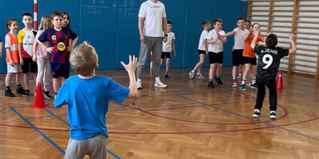 Powiększ grafikę: wiosenny-turniej-sportowy-klas-0-3-690394.jpg