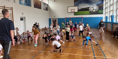 Powiększ grafikę: wiosenny-turniej-sportowy-klas-0-3-690398.jpg