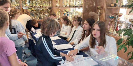 Powiększ grafikę: wybory-do-samorzadu-uczniowskiego-640558.jpg