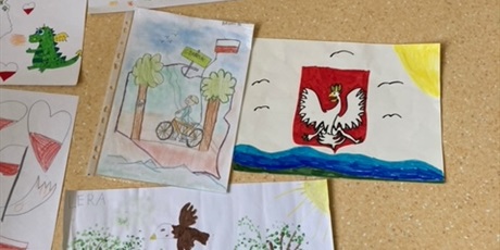 Powiększ grafikę: prace konkursowe, barwy narodowe, flagi, kontury Polski, napis "Polska to mój Dom"