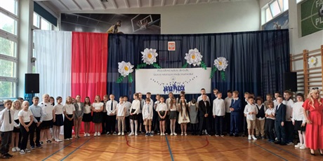 Powiększ grafikę: zakonczenie-roku-szkolnego-klas-1-3-630694.jpg