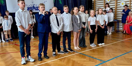 Powiększ grafikę: zakonczenie-roku-szkolnego-klas-1-3-630695.jpg