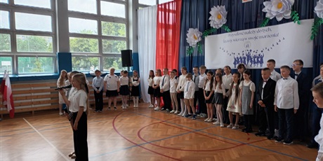 Powiększ grafikę: zakonczenie-roku-szkolnego-klas-1-3-630697.jpg