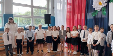 Powiększ grafikę: zakonczenie-roku-szkolnego-klas-1-3-630698.jpg