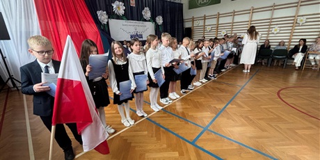Powiększ grafikę: zakonczenie-roku-szkolnego-klas-1-3-630700.jpg
