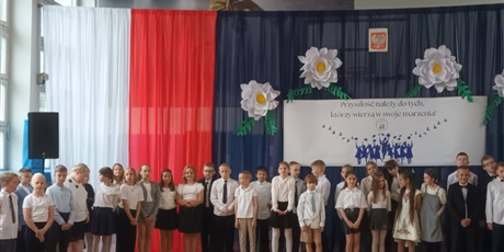 Powiększ grafikę: zakonczenie-roku-szkolnego-klas-1-3-630701.jpg