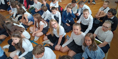 Powiększ grafikę: zakonczenie-roku-szkolnego-klas-4-7-630706.jpg