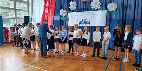 Powiększ grafikę: zakonczenie-roku-szkolnego-klas-4-7-630720.jpg