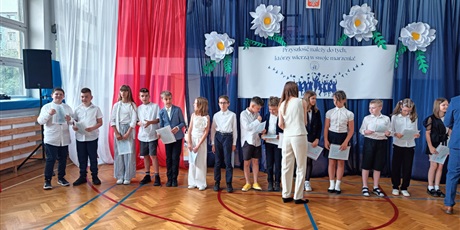 Powiększ grafikę: zakonczenie-roku-szkolnego-klas-4-7-630728.jpg