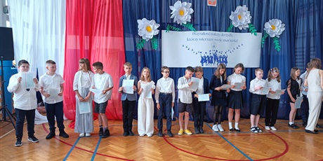 Powiększ grafikę: zakonczenie-roku-szkolnego-klas-4-7-630730.jpg