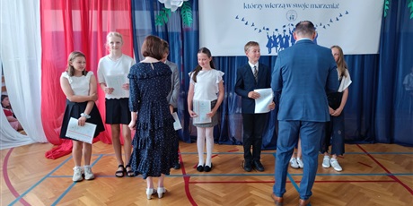 Powiększ grafikę: zakonczenie-roku-szkolnego-klas-4-7-630737.jpg