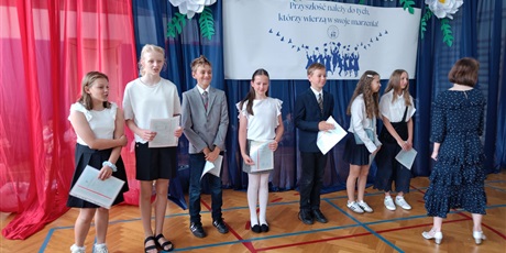 Powiększ grafikę: zakonczenie-roku-szkolnego-klas-4-7-630739.jpg