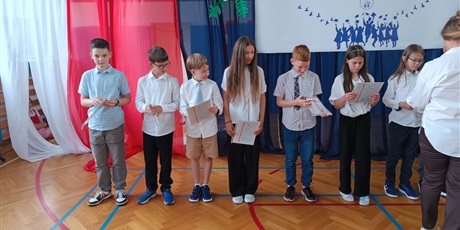 Powiększ grafikę: zakonczenie-roku-szkolnego-klas-4-7-630748.jpg