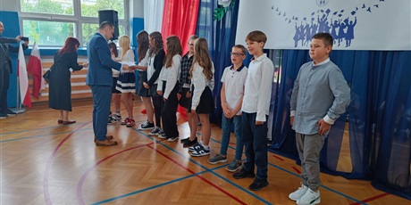 Powiększ grafikę: zakonczenie-roku-szkolnego-klas-4-7-630753.jpg