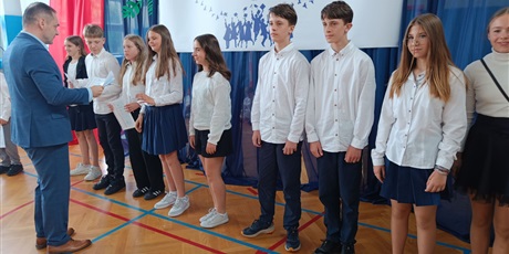 Powiększ grafikę: zakonczenie-roku-szkolnego-klas-4-7-630759.jpg