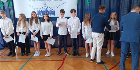 Powiększ grafikę: zakonczenie-roku-szkolnego-klas-4-7-630763.jpg