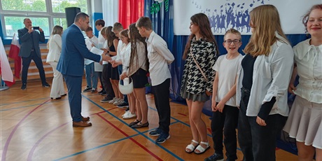 Powiększ grafikę: zakonczenie-roku-szkolnego-klas-4-7-630767.jpg
